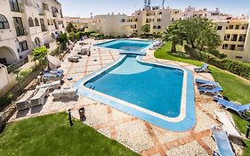 Oura Sunset Apartement